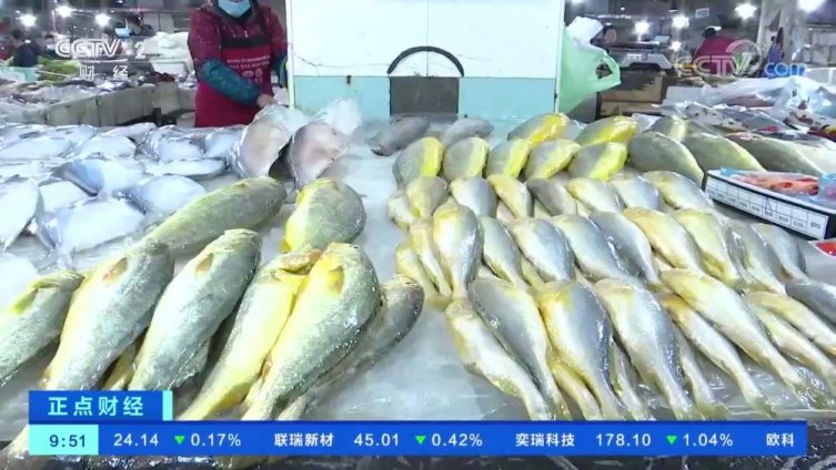 【节后水产价格回落,东海小黄鱼卖出白菜价】每年一到春节,水产海鲜的价格就会上涨。最近随着假